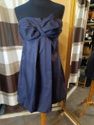 Krótka sukienka z lekkiej satyny wieczorowa 38