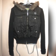 REPORTER czarna kurtka na chłodne dni