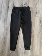 spodnie dresowe marki Lacoste rozmiar S