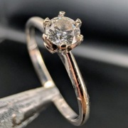 Pierścionek zaręczynowy z diamentem 0,26 ct – białe złoto – Savicki – r.14