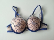 Nowy lekki push up biustonosz 70B usztywniany 