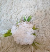 Mała biała kompozycja. 