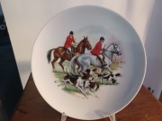 Talerz porcelanowy z polowaniem. Myślistwo