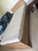 Łóżko jednoosobowe, gruba płyta, wygodny materac 90cm 