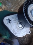 Napinacz paska osprzętu 