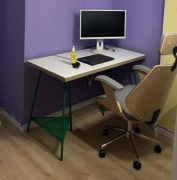 Biurko Ikea białe w kratkę zielone nogi