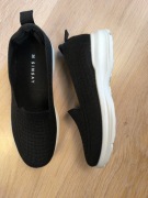 Czarne siateczkowe tenisówki sneakersy na grubej podeszwie Sinsay 36