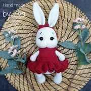 Króliczek w bordowej sukience, 26cm. Rękodzieło. Na szydełku