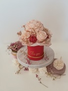 Flower Box z Kwiatami z Wosku Sojowego i Dużą Piwonią– Idealny Prezent!