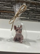 ŚWIECZKA OZDOBNA  W KSZTAŁCIE PIESKA 25 GR - brązowy