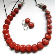 Koral w pastylkach, elegancki, ponaczasowy zestaw biżuterii