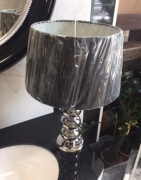 Lampa stołowa ozdobna z czarnym abażurem