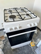 Kuchenka gazową Amica z elektrycznym piekarnikiem