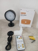 bezprzewodowa lampa ścienna LED marki Gövssing