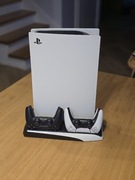 PLAYSTATION 5 + Podwójna stacja ładująca DualSense + 2 pady