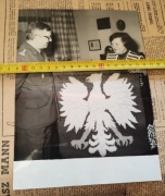 Duża fotografia LWP żołnierz mundur Godło PRL