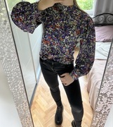 Kwiatowa bluzka z bufiastymi rękawami