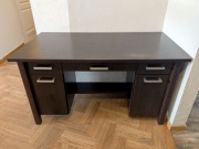 Biurko 140 x 70 cm, szuflady i szafki, wiśnia