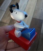 Fajna figurka funkcyjna MFG 2011, Snoopy pisze na maszynie