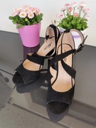 Śliczne sandałki zamszowe w rozmiarze 40