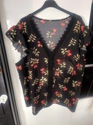 Elegancka bluzka w kwiaty 