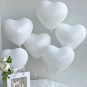 7 szt. białych balonów w kształcie serca