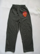Spodnie dresowe bawełniane zielone z haftem 110