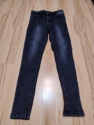 Czarny jeans z push-upem