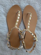 Nowe złote eleganckie buty sandały japonki z ćwiekami dżetami 40
