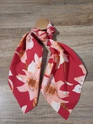 Gumka do włosów czerwona w kwiaty 