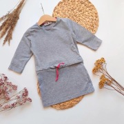 Sukienka 104 szara z paskiem w talii do kolan wygodna elastczna długi rękaw