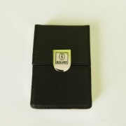 Czarny skórzany wizytownik etui na karty na magnes