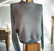 Markowy sweterek półgolf r S Hollister ażurowy