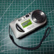 Aparat cyfrowy kompakt Sony DSC-P8 - niesprawdzony 