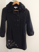 Płaszczyk dla dziewczynki z odpinanym kołnierzem . 9 lat