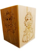 Przybornik drewniany na kredki z wygrawerowanymi obrazkami dla dzieci