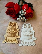 Magnes drewniany z pieskiem w babeczce i imieniem – różne rasy, 8 cm