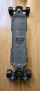 Deskorolka elektryczna longboard Evolve Carbon GT All Terrain z akcesoriami
