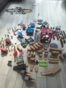 Ogromny zestaw w stylu brio - tory, stacje, pociągi itd.