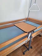 Łóżko dla osoby leżącej rehabilitacyjne plus stolik