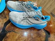 Buty sportowe do biegania firmy Saucony model Triumph 21 