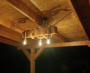Lampa tarasowa BOHO – ręcznie wykonany żyrandol z drewna i sznura