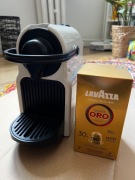 Ekspres na kapsułki Espresso Inissia + 30 kapułek Lavazza ORO