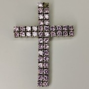 Srebrny Wisior w kształcie krzyża wysadzany różowymi cyrkoniami 