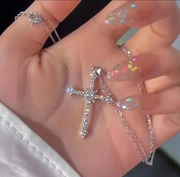 Naszyjnik Celebrytka Srebrny Krzyżyk Cyrkonie