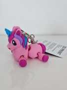 Kolorowy ruchomy Breloczek Jednorożec – Magiczna Zawieszka do Twoich Kluczy