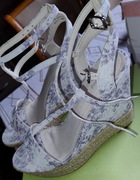 Sandały na koturnie 