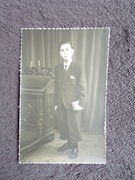 CHŁOPIEC Z KSIĄŻKĄ STUDIO FOTOGRAFICZNE MONS BELGIA