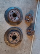 Tarcze i piasty kół tylnych Toyota Avensis t25 