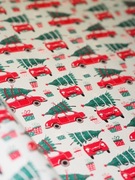 Papier do pakowania "Samochód z choinką", 100 cm x 10 m